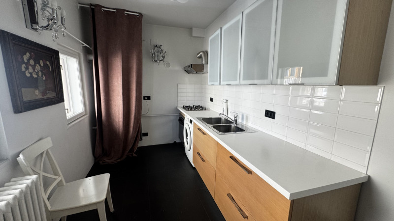 Vânzare apartament de 4 camere Vilă Interbelica- Victoriei