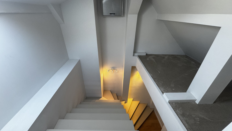 Vânzare apartament de 4 camere Vilă Interbelica- Victoriei