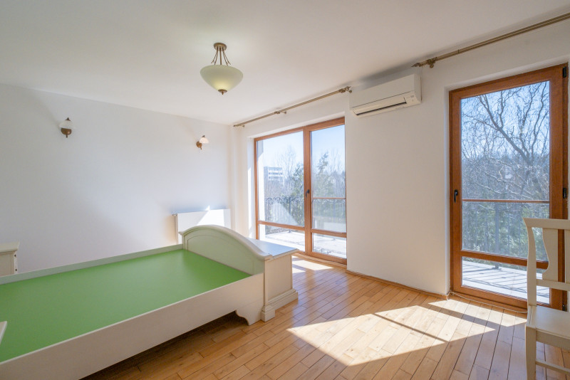 VILA DE LUX - DN1 - Liceul Francez