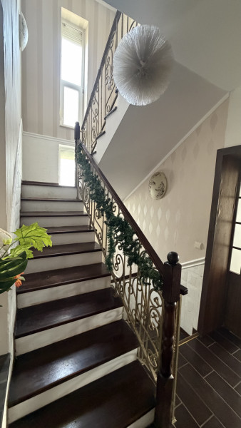 Vilă de închiriat în Tărtășești – spațiu generos pentru firmă, birouri , cazare