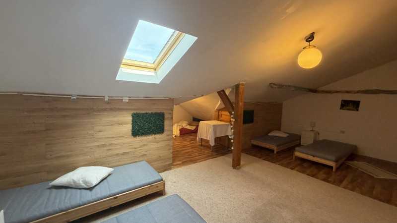 Vilă de închiriat în Tărtășești – spațiu generos pentru firmă, birouri , cazare