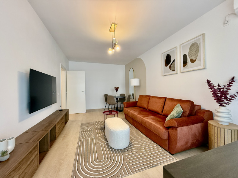 Apartament cu piscina si gradina proprie, nou, la prima inchiriere