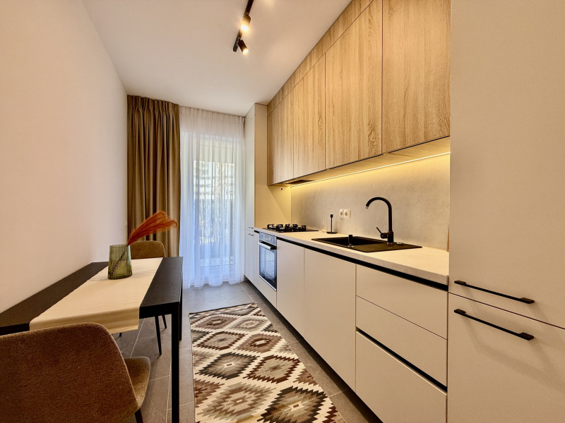 Apartament cu piscina si gradina proprie, nou, la prima inchiriere