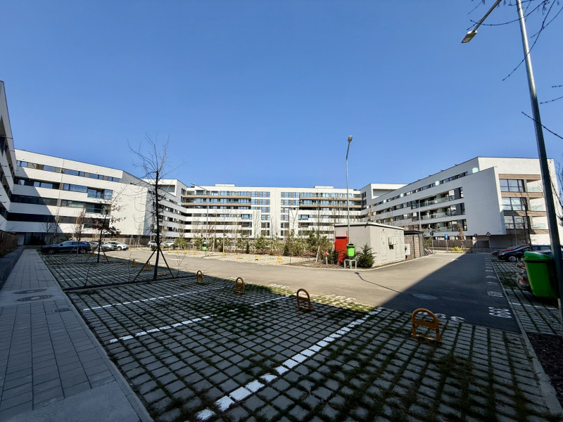 Apartament cu piscina si gradina proprie, nou, la prima inchiriere