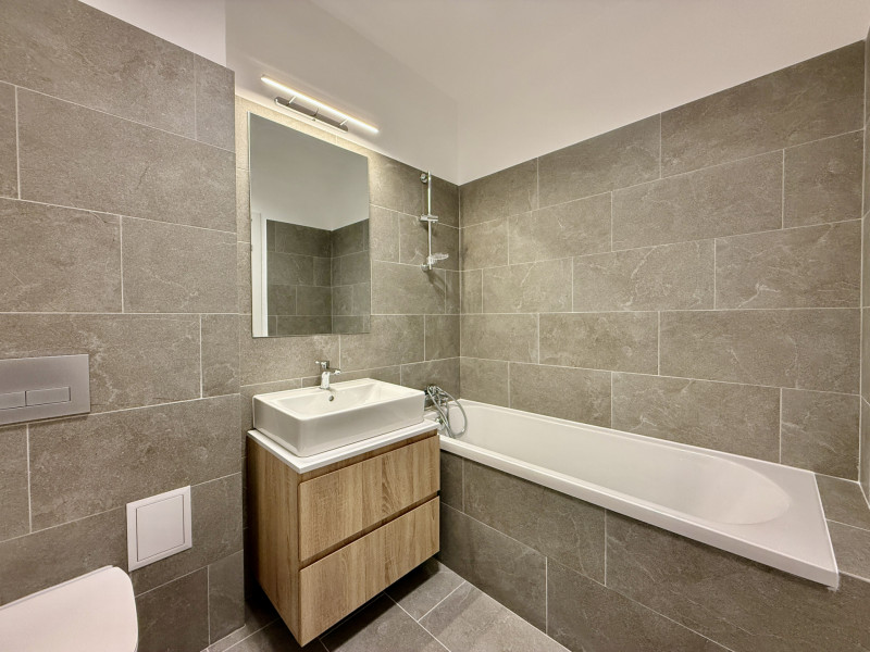 Apartament cu piscina si gradina proprie, nou, la prima inchiriere