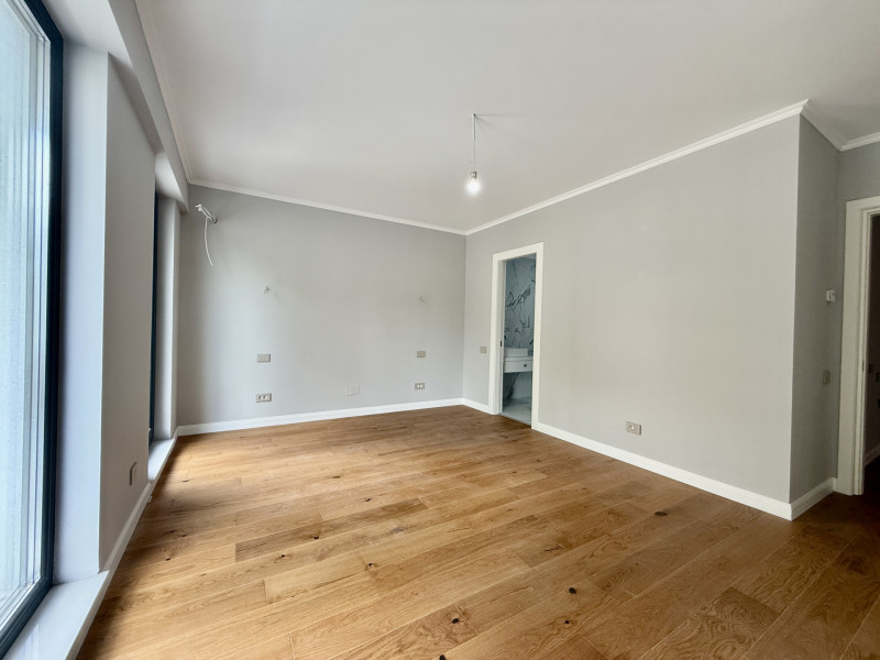 Unirii, 4 camere si  2 parcari  de la dezvoltator