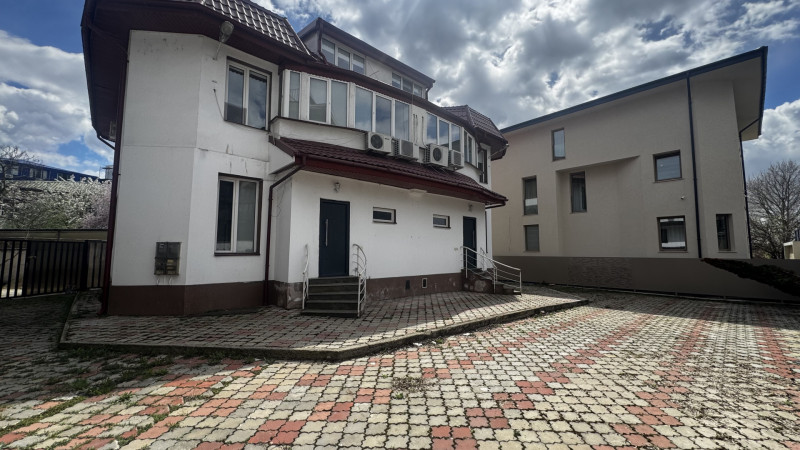 Vânzare vila 12 camere Sisești