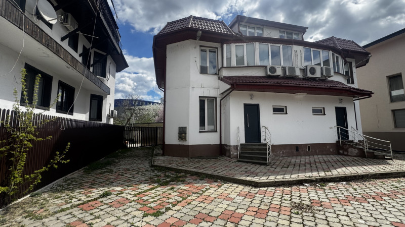 Vânzare vila 12 camere Sisești