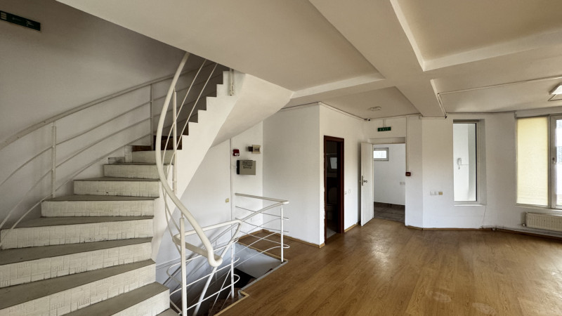 Vânzare vila 12 camere Sisești