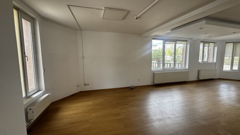 Vânzare vila 12 camere Sisești