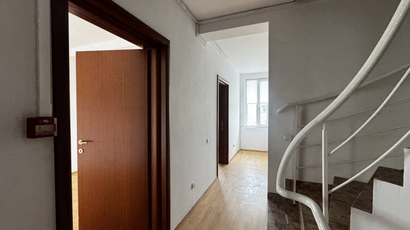 Vânzare vila 12 camere Sisești