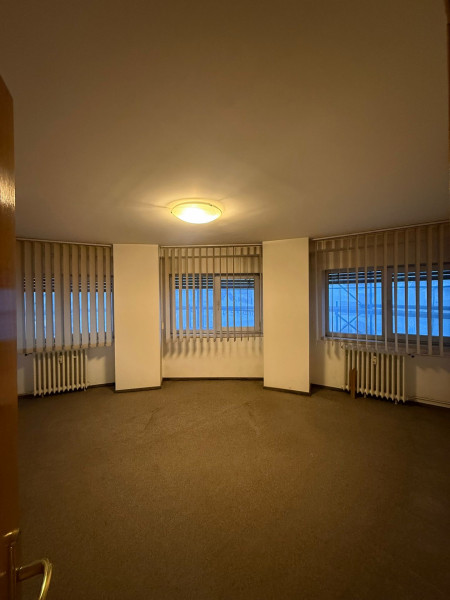 Vânzare apartament de 3 camere Decebal- vedere stradala