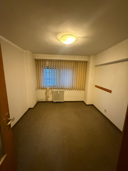 Vânzare apartament de 3 camere Decebal- vedere stradala