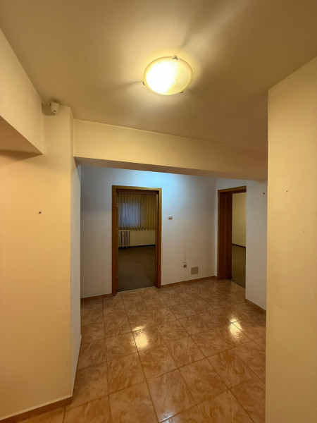 Vânzare apartament de 3 camere Decebal- vedere stradala