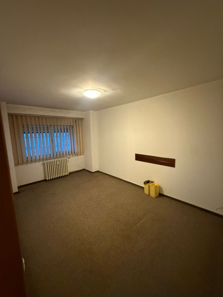 Vânzare apartament de 3 camere Decebal- vedere stradala