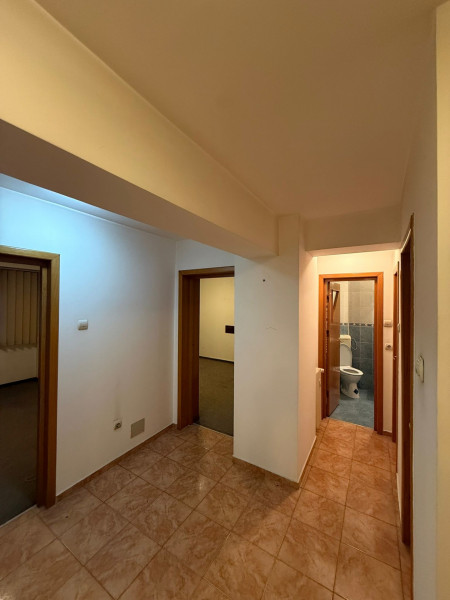 Vânzare apartament de 3 camere Decebal- vedere stradala