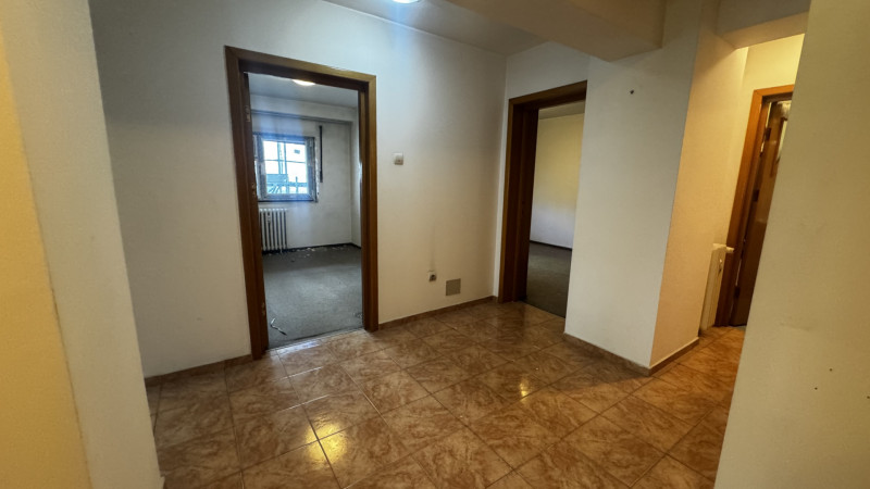 Vânzare apartament de 3 camere Decebal- vedere stradala