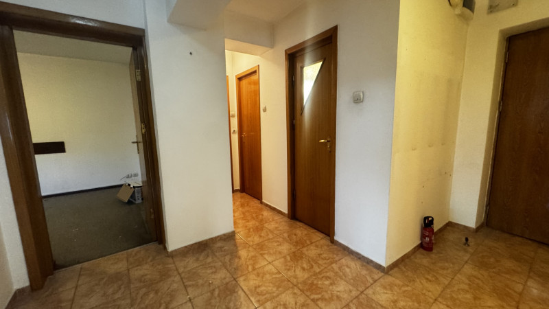 Vânzare apartament de 3 camere Decebal- vedere stradala