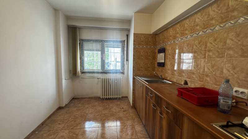 Vânzare apartament de 3 camere Decebal- vedere stradala