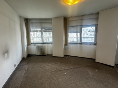 Vânzare apartament de 3 camere Decebal- vedere stradala