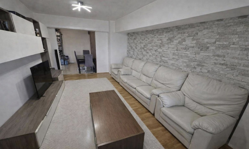 Vânzare apartament de 3 camere Piața Alba-Iulia Unirii