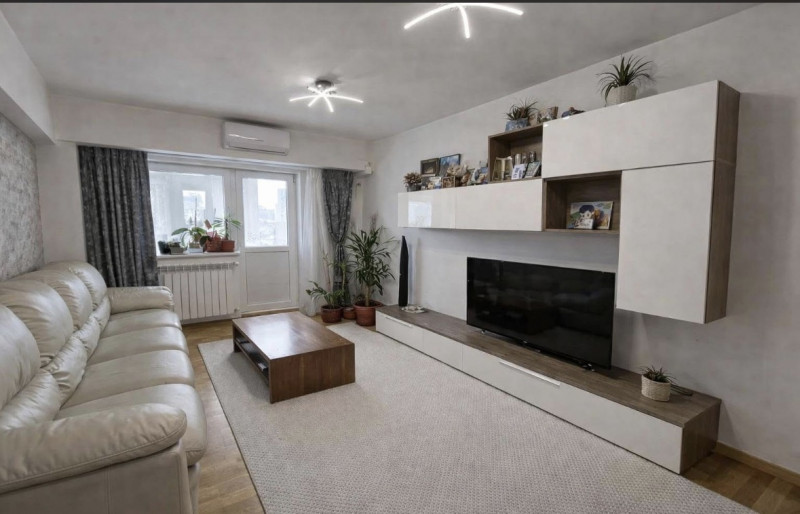 Vânzare apartament de 3 camere Piața Alba-Iulia Unirii