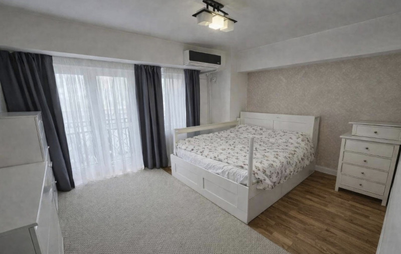 Vânzare apartament de 3 camere Piața Alba-Iulia Unirii