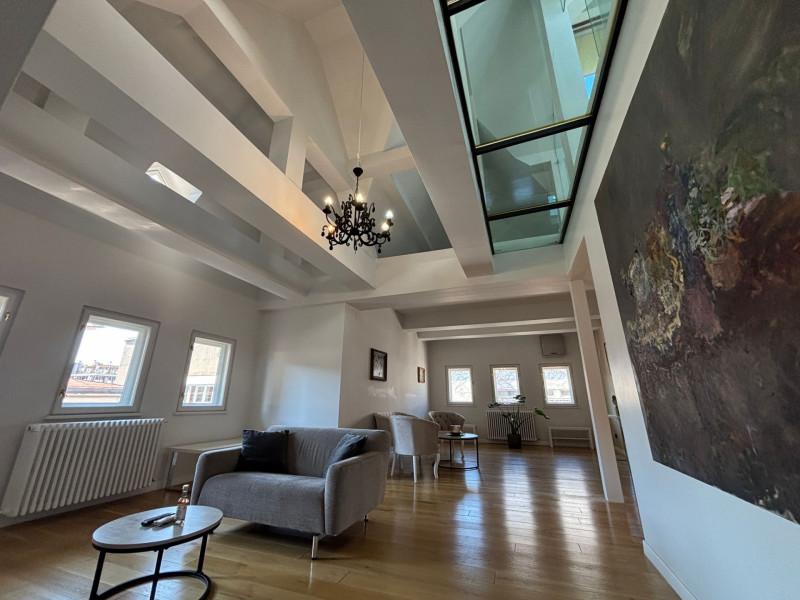 Închiriere apartament de 4 camere Victoriei- Capitale