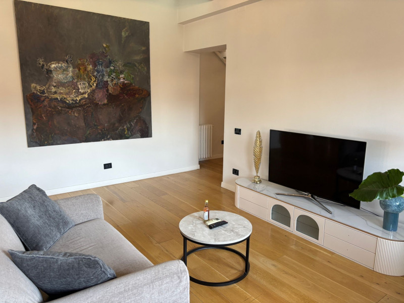 Închiriere apartament de 4 camere Victoriei- Capitale