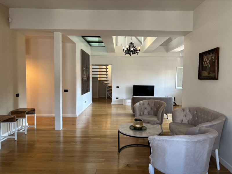 Închiriere apartament de 4 camere Victoriei- Capitale