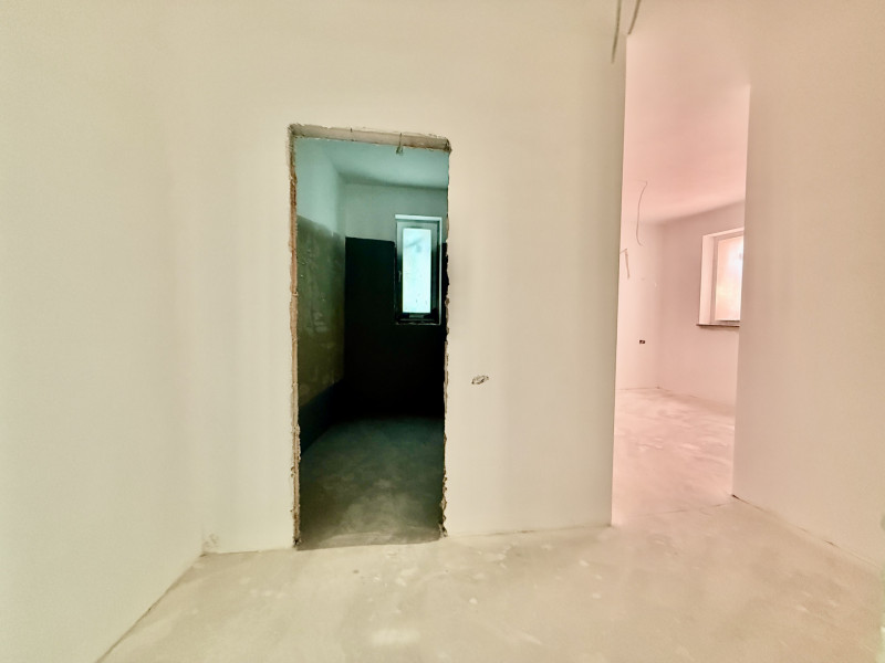 Centrul Capitalei, apartament cu 2 bai, etaj superior !