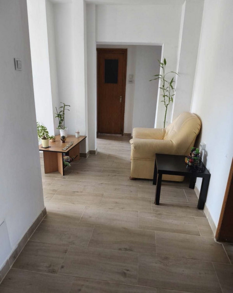 Vânzare apartament de 3 camere Calea Calarasilor- Muncii