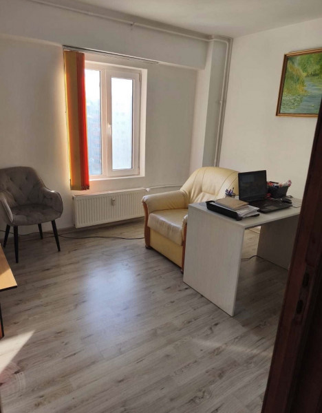 Vânzare apartament de 3 camere Calea Calarasilor- Muncii