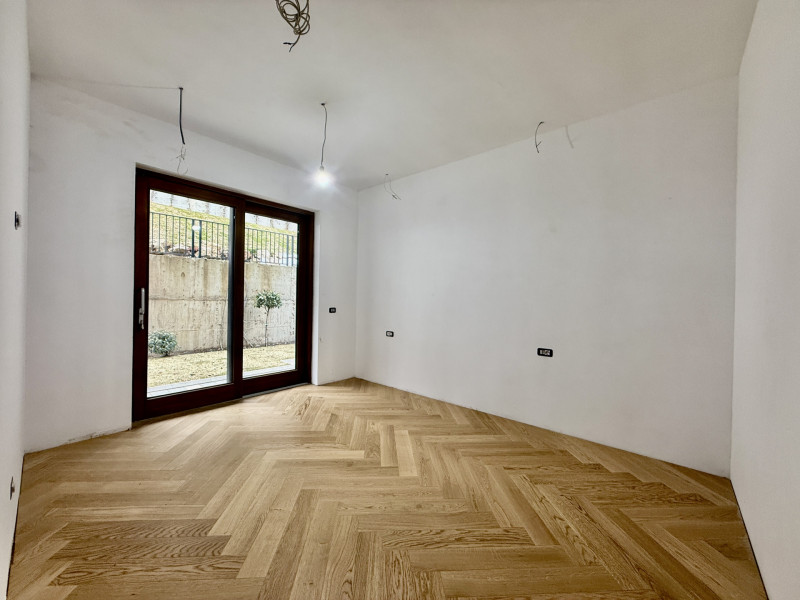 Apartament la parter cu gradina proprie, în Foresti Sinaia. În inima naturii