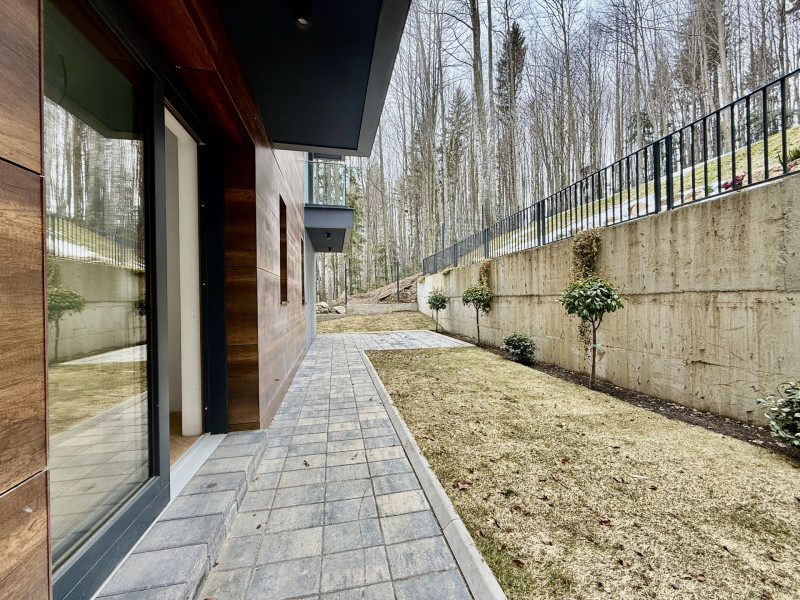 Apartament la parter cu gradina proprie, în Foresti Sinaia. În inima naturii