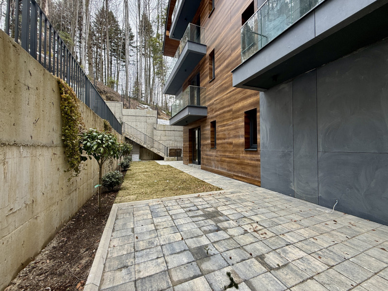 Apartament la parter cu gradina proprie, în Foresti Sinaia. În inima naturii