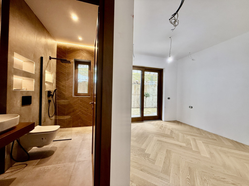 Apartament la parter cu gradina proprie, în Foresti Sinaia. În inima naturii