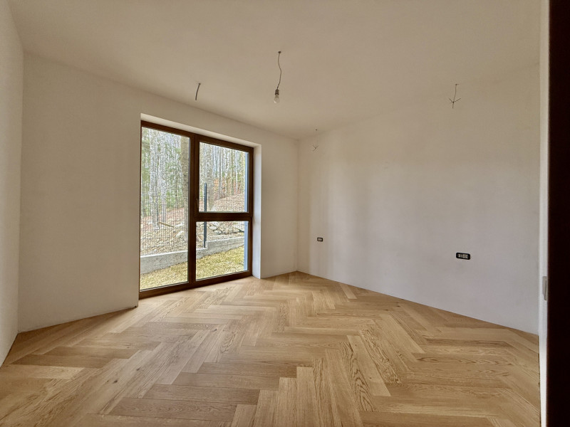 Apartament la parter cu gradina proprie, în Foresti Sinaia. În inima naturii