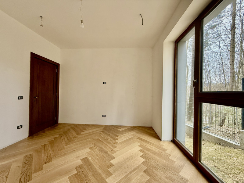 Apartament la parter cu gradina proprie, în Foresti Sinaia. În inima naturii