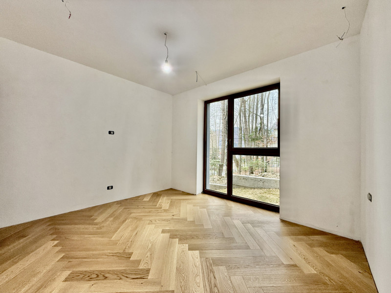 Apartament la parter cu gradina proprie, în Foresti Sinaia. În inima naturii