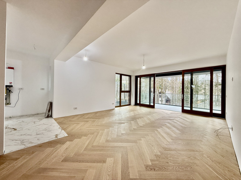 Apartament la parter cu gradina privata,  în Foresti Sinaia 