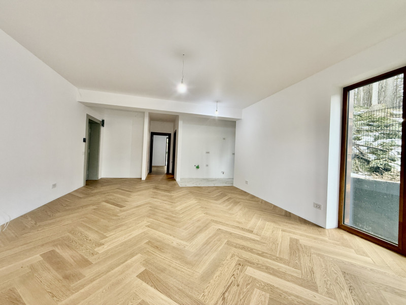 Apartament la parter cu gradina privata,  în Foresti Sinaia 