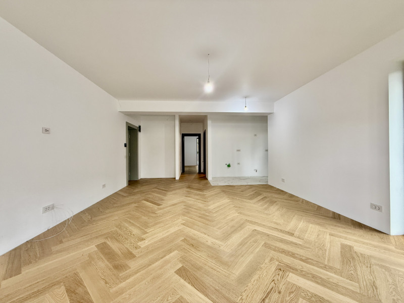 Apartament la parter cu gradina privata,  în Foresti Sinaia 