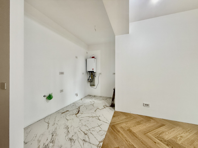 Apartament la parter cu gradina privata,  în Foresti Sinaia 