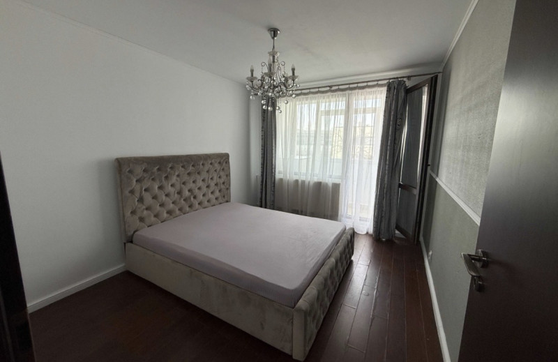 Vânzare apartament de 3 camere Drumul Taberei