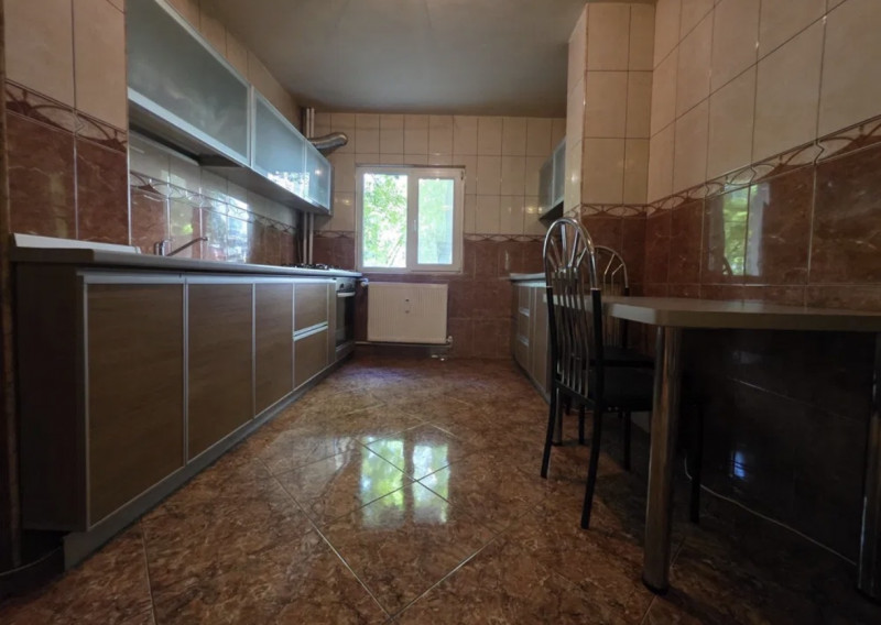 Vânzare apartament de 3 camere Drumul Taberei- Parc Moghioros 