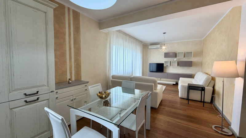 Apartament 3 camere de vanzare Baneasa - Sisesti loc parcare  suprateran