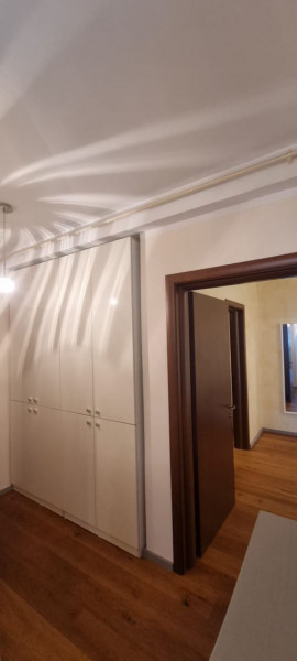 Apartament 3 camere de vanzare Baneasa - Sisesti loc parcare  suprateran