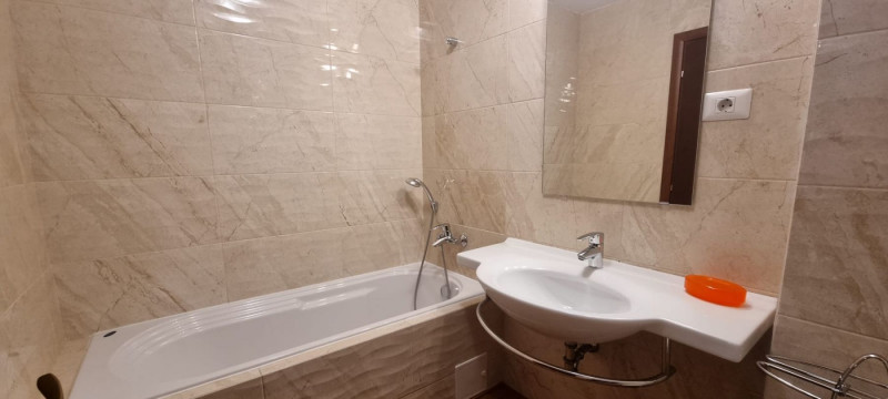 Apartament 3 camere de vanzare Baneasa - Sisesti loc parcare  suprateran