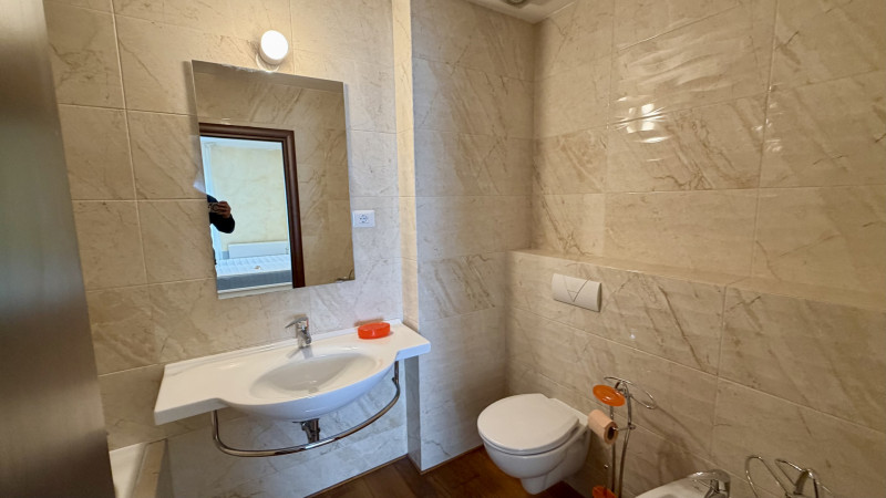 Apartament 3 camere de vanzare Baneasa - Sisesti loc parcare  suprateran